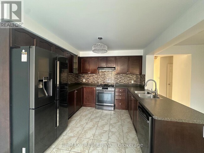 Building Photo - 240 Armstrong Cres