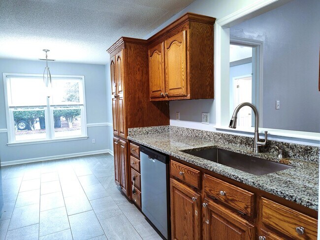 Foto del edificio - Pristine, Ranch Style Home Located in the Clubview Acres Community in Monroe