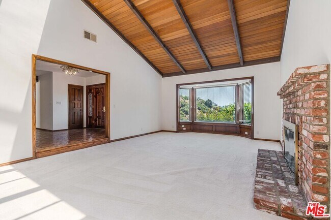 Foto del edificio - 1181 Somera Rd