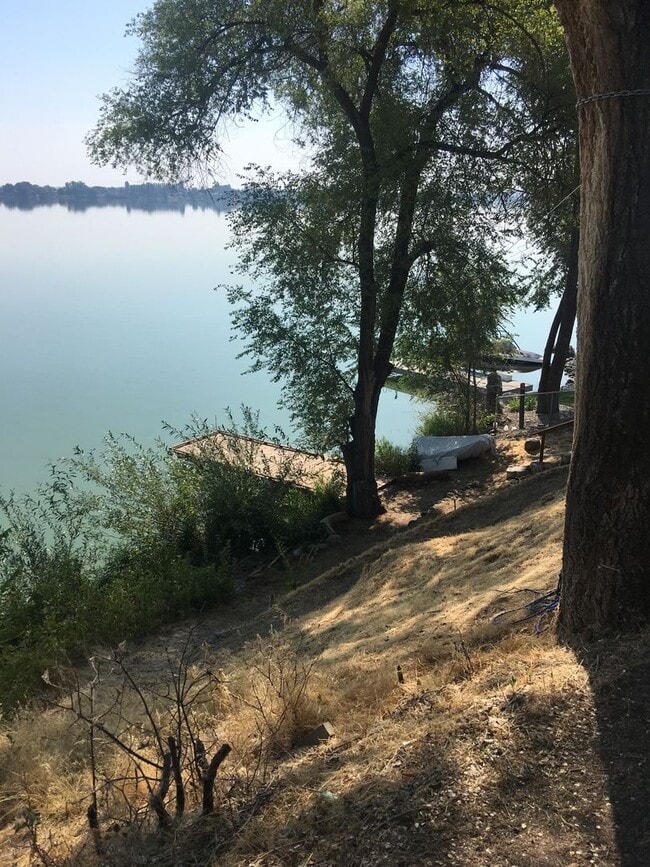 Foto del edificio - Cozy Lakefront Home w/Private Dock
