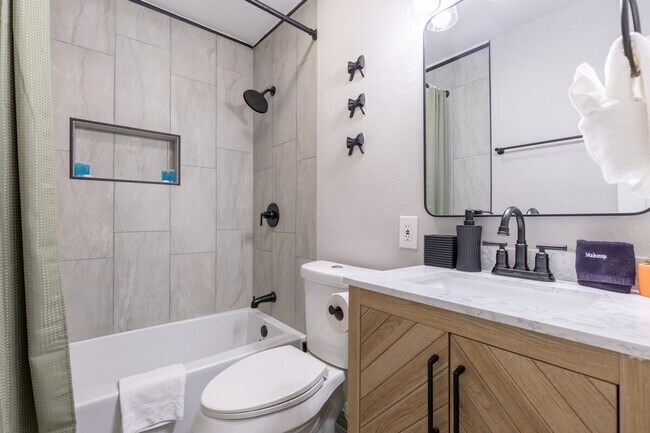 Foto del edificio - 6302 Manor Rd