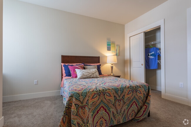 4 habitaciones, 4 habitaciones - 1400 pies cuadrados - Lodges of Colorado Springs Student Housing