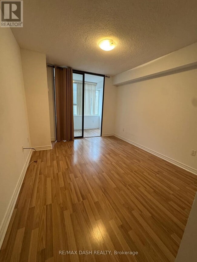 Building Photo - 45 Carlton St.