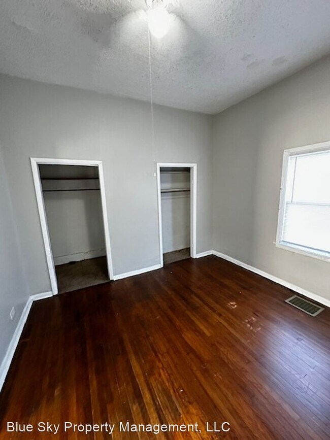 Building Photo - 4 br, 1 bath House - 1101 W 10th St