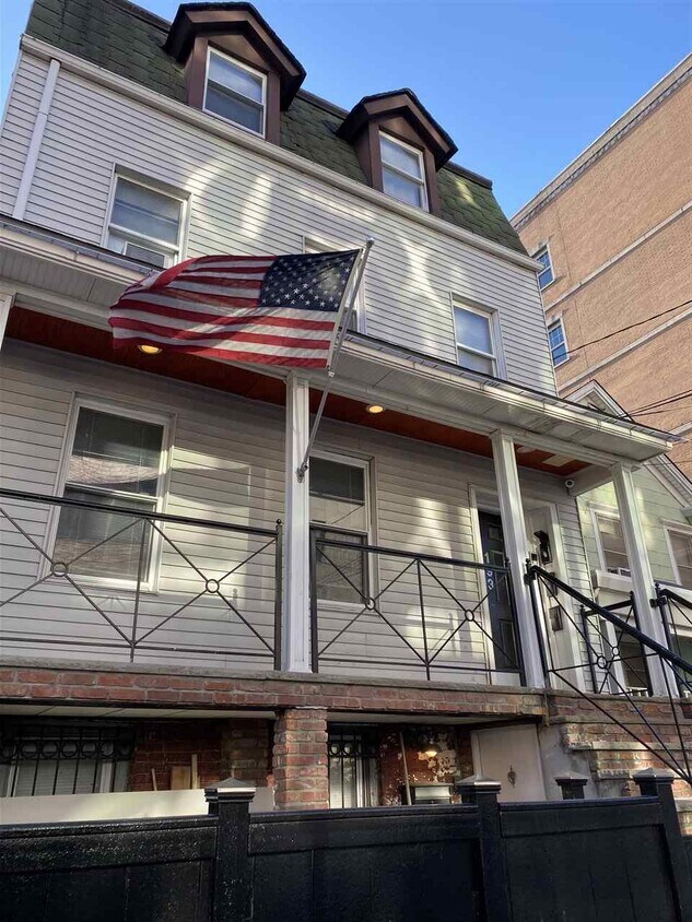 Primary Photo - 193 Academy St