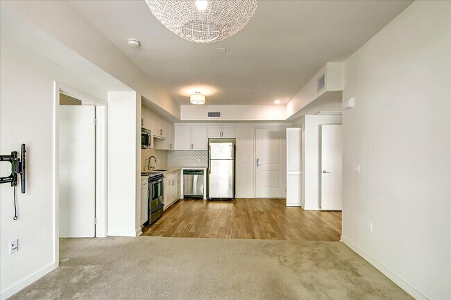 Foto del edificio - 12655 Bluff Creek Dr