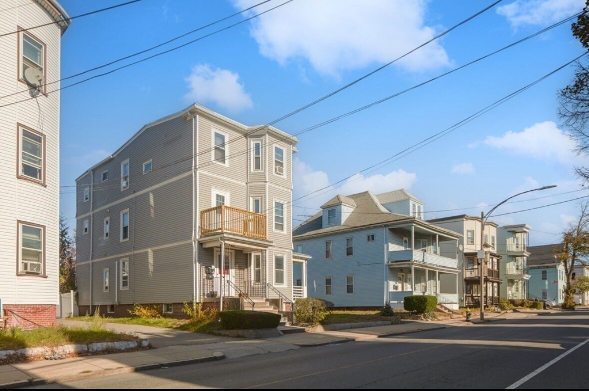 Primary Photo - 1062 Saratoga St