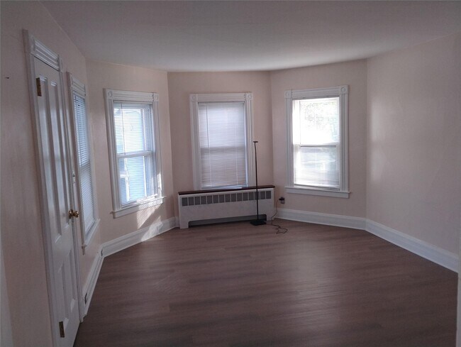 Foto del edificio - 68 Jennings Ave