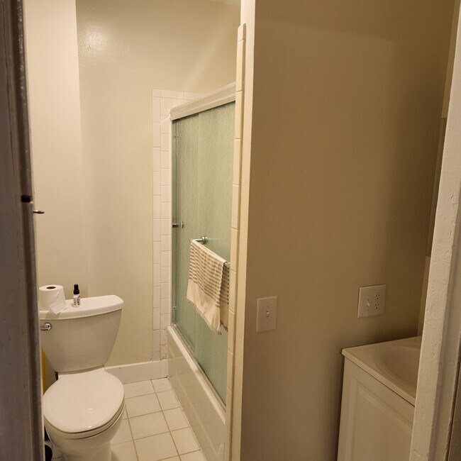 Bath Photo 1 - 78 Grand View St