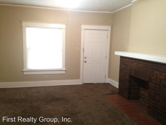 Building Photo - 212-214 W Parkwood Dr