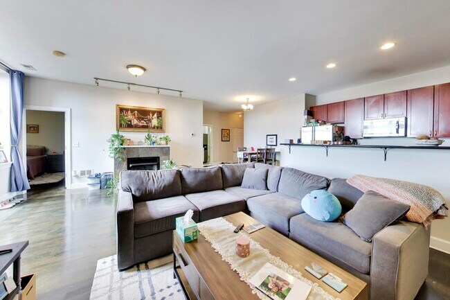 Foto del edificio - 2700 W Belmont Ave