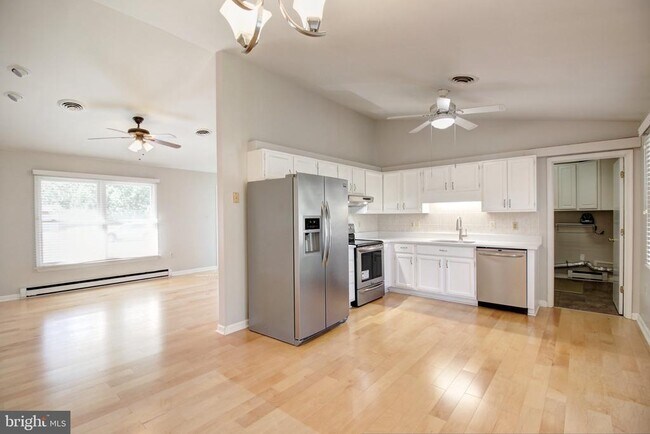Building Photo - 430 Banksia Dr
