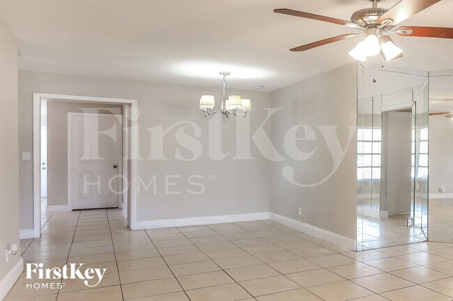 Foto del edificio - 3751 NW 9th Ct