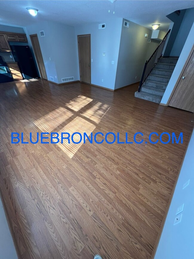 Building Photo - Spacious 3 bedroom, two level duplex in Ra...