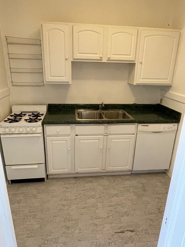 Foto del edificio - Live on Audubon Park! Top Floor Corner Unit!