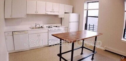 Building Photo - 34 Hartwell St