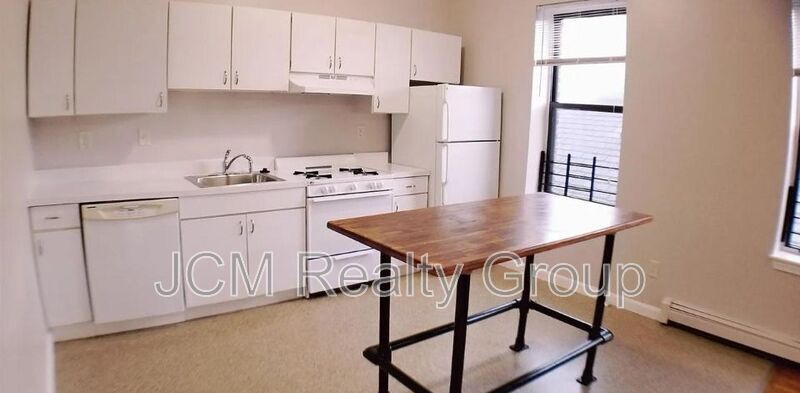 Foto principal - 34 Hartwell St