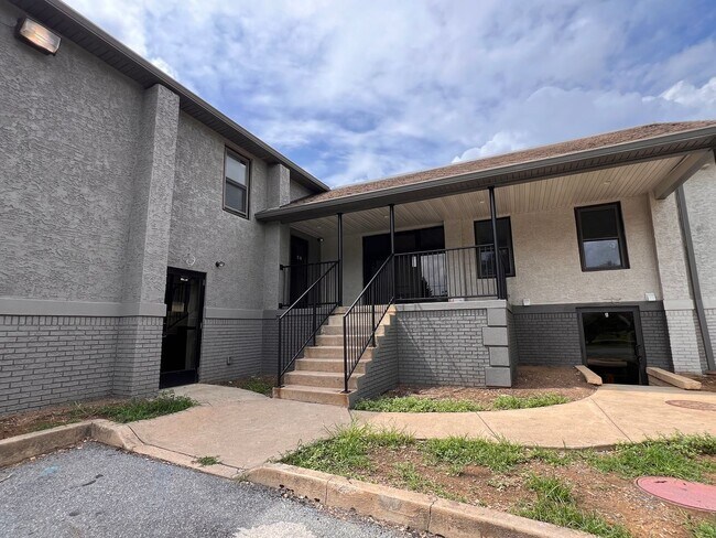 Foto del edificio - Brand New 2 bedroom Apartment in Parkland School District!