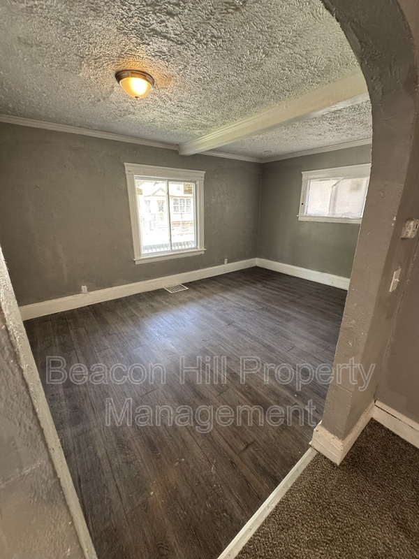 Building Photo - 2355 E 86th St