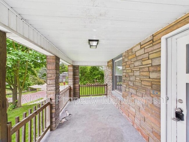 Building Photo - 448 E Voris St