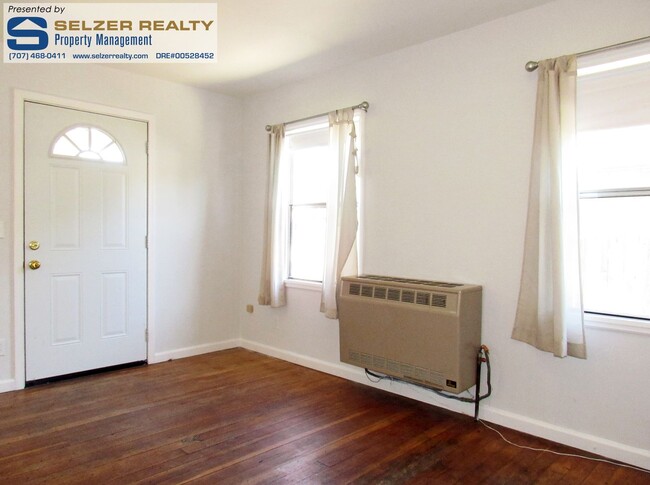 Building Photo - Cozy 1 bd. westside home; walk downtown!