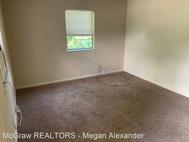 Foto del edificio - 1 br, 1 bath House - 817 1/2 E 8th