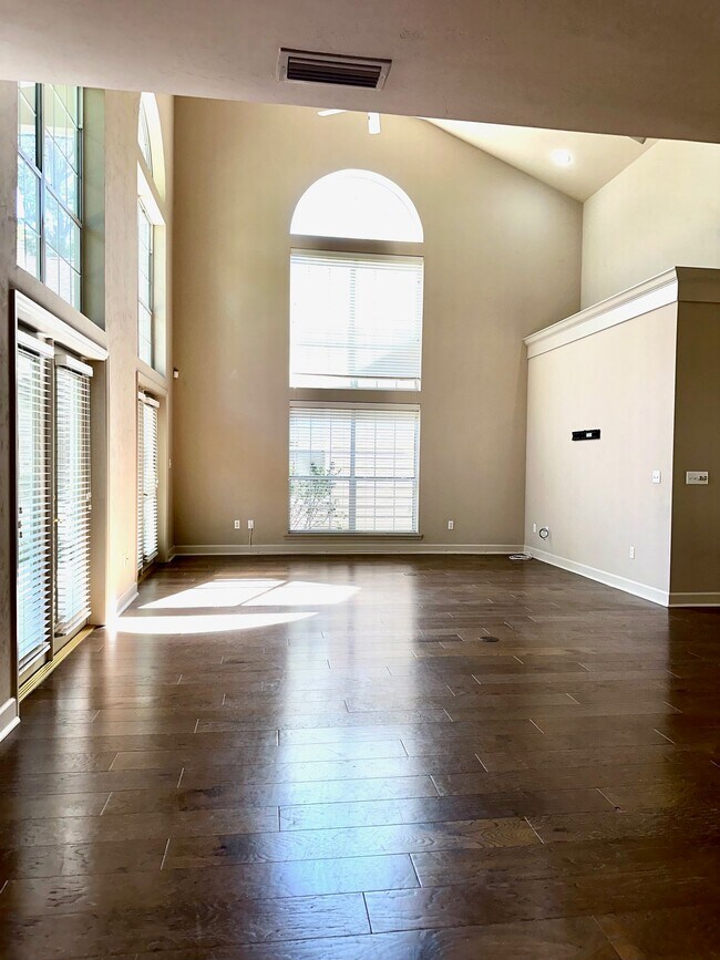 Foto del edificio - 10947 Palmetto Blvd