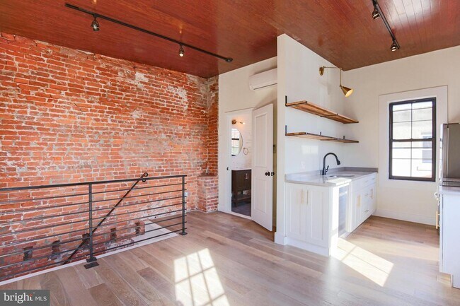 Foto del edificio - 1900 Waterloo St