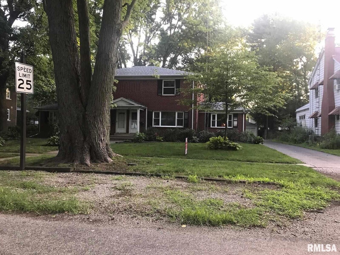 Primary Photo - 1715 S Park Ave