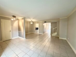 Building Photo - 806 Wax Myrtle Ln