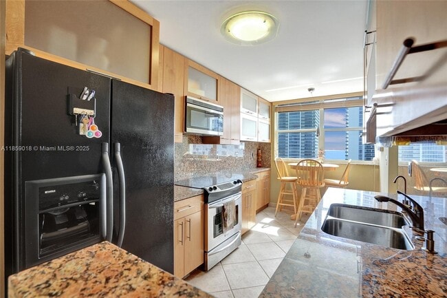 Building Photo - 1833 S Ocean Dr