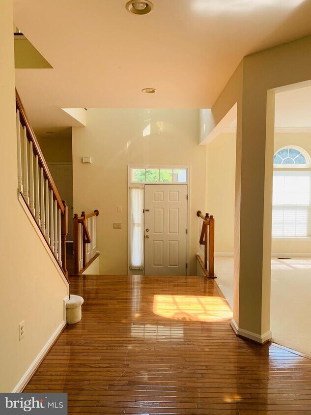 Primary Photo - 2982 Caribbean Ct