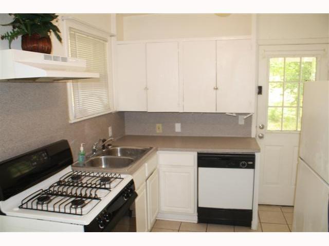 Building Photo - 604 W N Loop Blvd