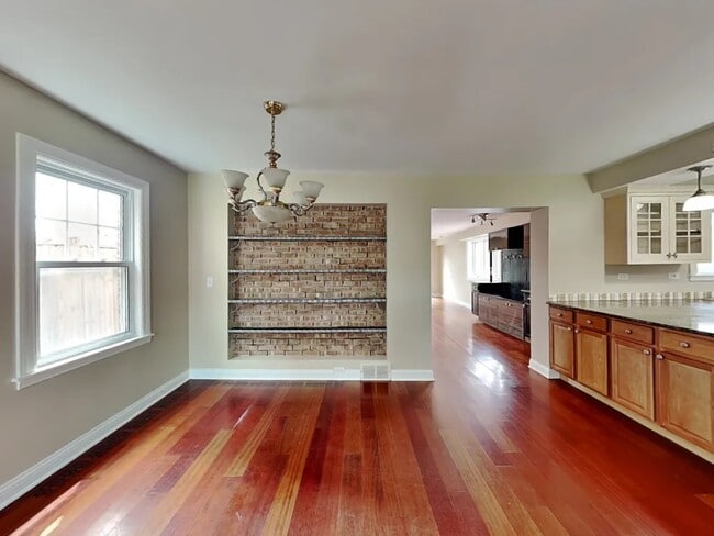 Building Photo - 2025 N 75th Ave