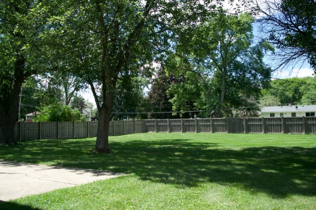 Building Photo - 2N060 Bernice Ave