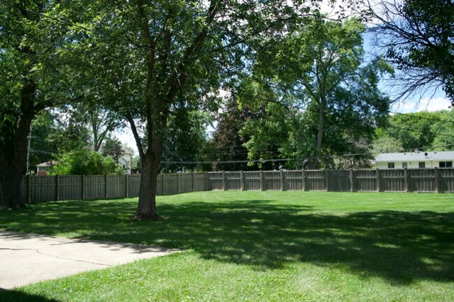 Foto del edificio - 2N060 Bernice Ave