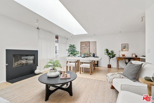 Foto del edificio - 5806 Waring Ave