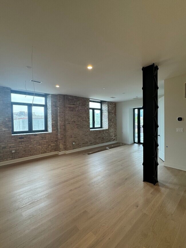 Foto del edificio - 1356 W Chestnut St