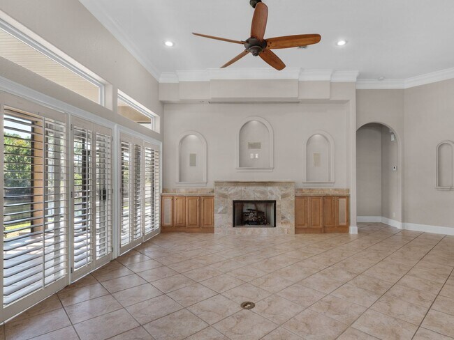Building Photo - Gorgeous 3B/2.5B Home in Emerald Lakes Gat...