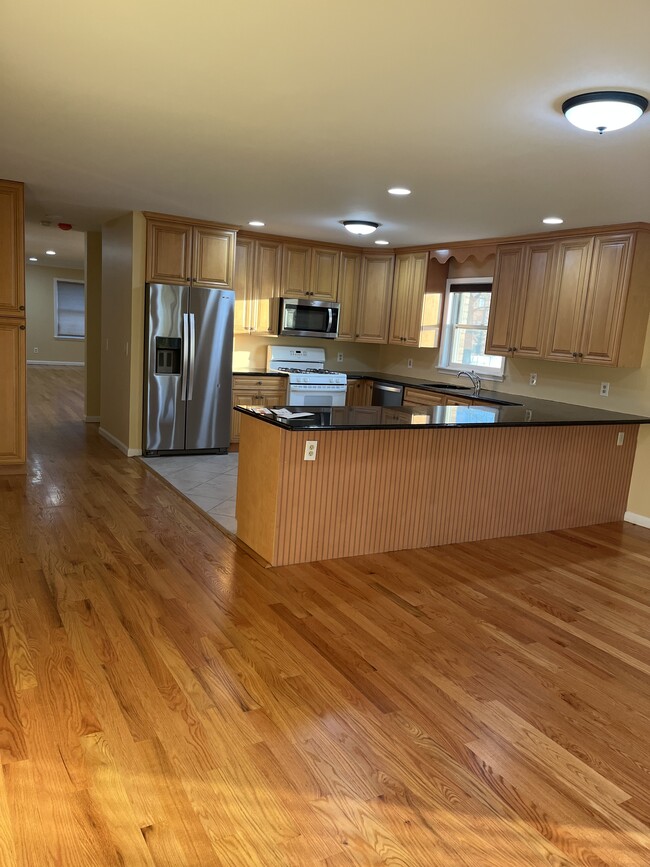 Beautiful hardwood floors - 323 Palisade Ave