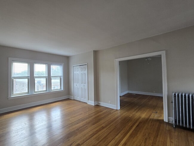 Building Photo - 830 Reba Pl
