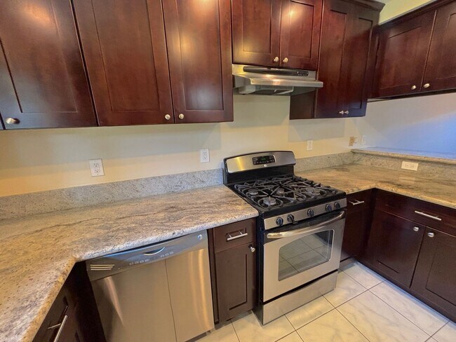 Foto del edificio - Clean and upgraded 3 bedroom townhouse available in Fountain Valley
