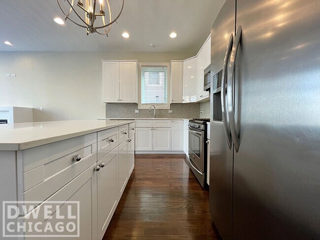 Foto del edificio - 3639 W Montrose Ave