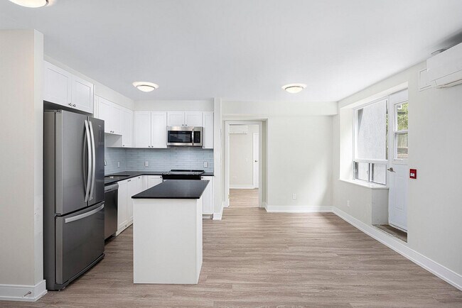 Photo du bâtiment - 65 & 65 A Hillside Drive