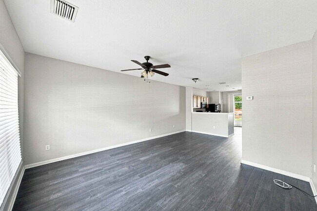 Foto del edificio - END-UNIT TOWNHOME FOR RENT IN GATED WYNCHASE AT FORE RANCH!