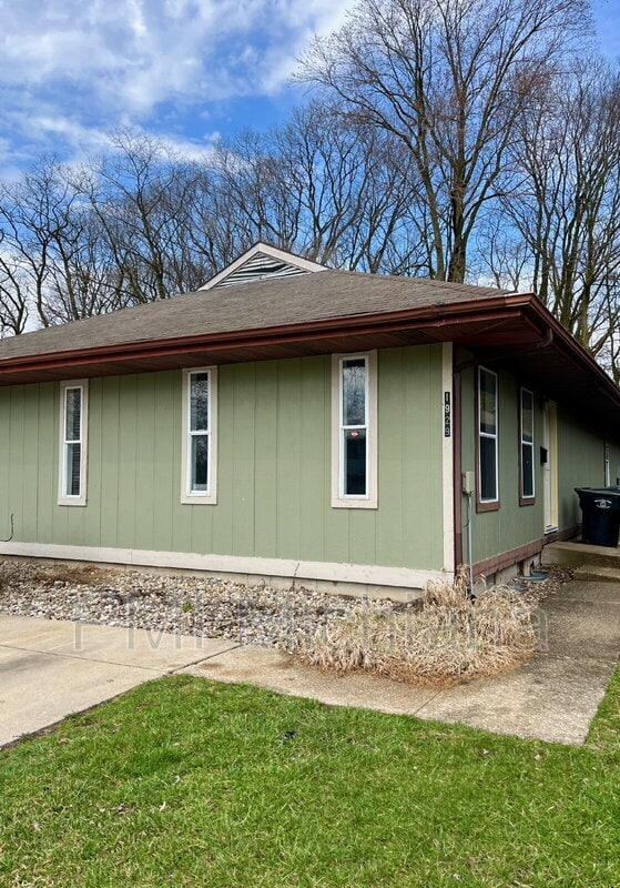 Building Photo - 1929 Greenock St