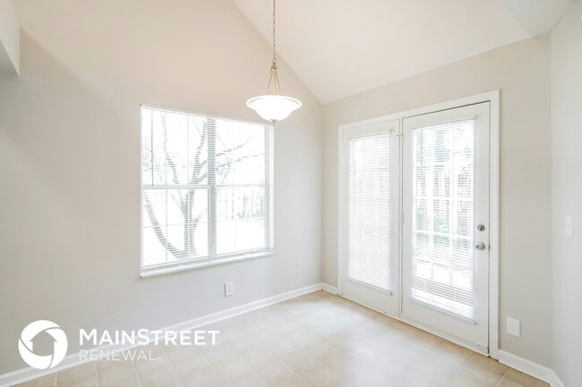Building Photo - 503 Selsey Ct S