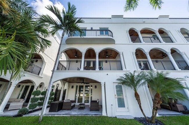 Building Photo - 61 Isle of Venice Dr