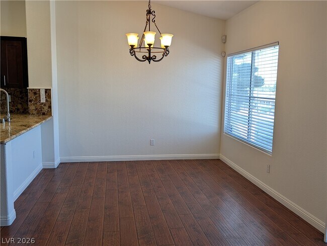 Foto del edificio - 6201 E Lake Mead Blvd