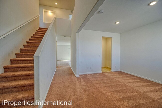 Building Photo - 5 br, 3 bath House - 3877 E Summit Ave